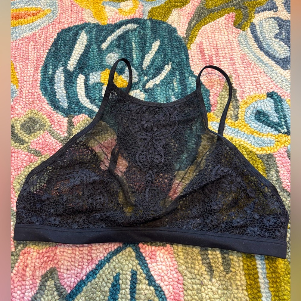 🖤 lace halter style bralette 🖤